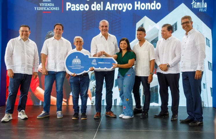 Presidente Abinader y Ministro Bonilla entregan nuevas viviendas en el Distrito Nacional