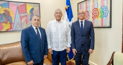 Juramentan a Félix Reyna como director de DIECOM