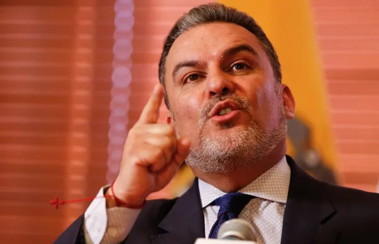 La Fiscalía de Ecuador formulará cargos contra un exministro en el caso de asesinato de Fernando Villavicencio