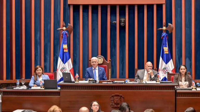 Senado aprueba ley que obliga a uso de energías renovables en edificaciones públicas y privadas
