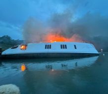 Se registra incendio de embarcación en la Bahía de Luperón, Puerto Plata