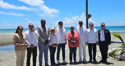 Turismo inicia trabajos de remozamiento playa Linda en Nizao