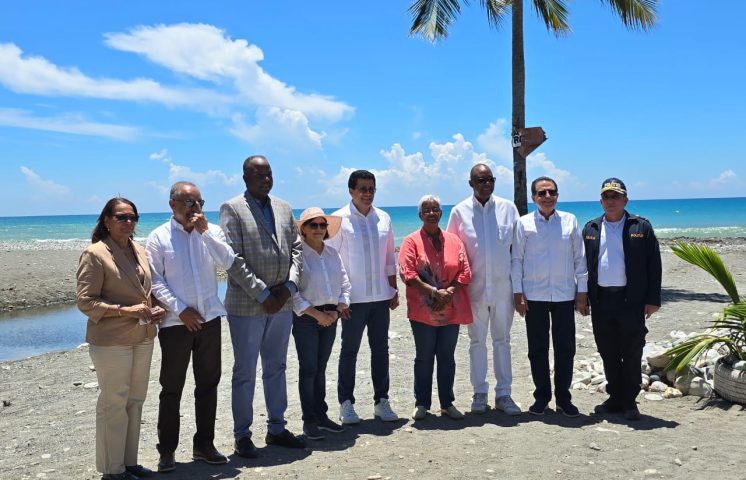 Turismo inicia trabajos de remozamiento playa Linda en Nizao