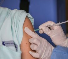 Estudia indica vacunas evitaron más de 2,5 millones de muertes por covid-19 en todo el mundo