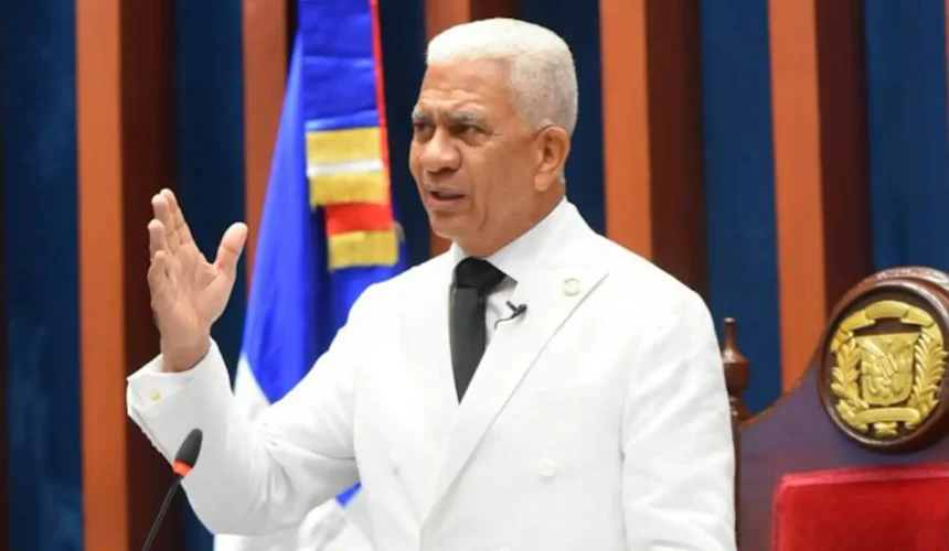 Reeligen a Ricardo de los Santos como presidente del Senado para periodo 2025-2026