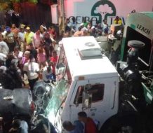 Choque entre camión de Basura y camioneta deja seis muertos en Verón