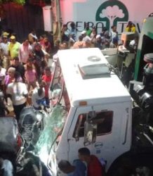 Choque entre camión de Basura y camioneta deja seis muertos en Verón