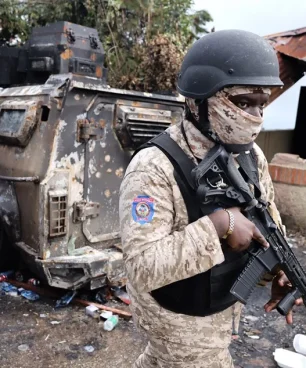 Haití designa a un nuevo director de la Policía con el reto de enfrentar a las bandas armadas