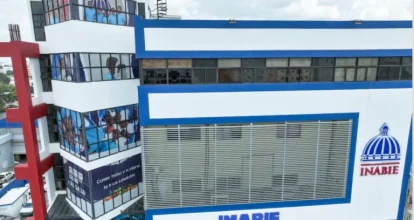 INABIE coordina con suplidores para acelerar distribución de uniformes escolares