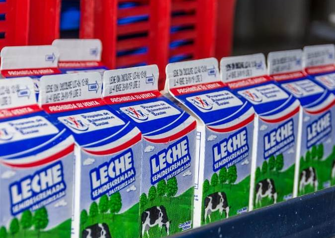 Pasteurizadora e Inabie niegan que leche encontrada en El Higüero pertenezca al desayuno escolar