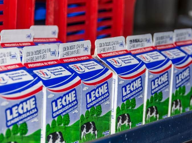Pasteurizadora e Inabie niegan que leche encontrada en El Higüero pertenezca al desayuno escolar