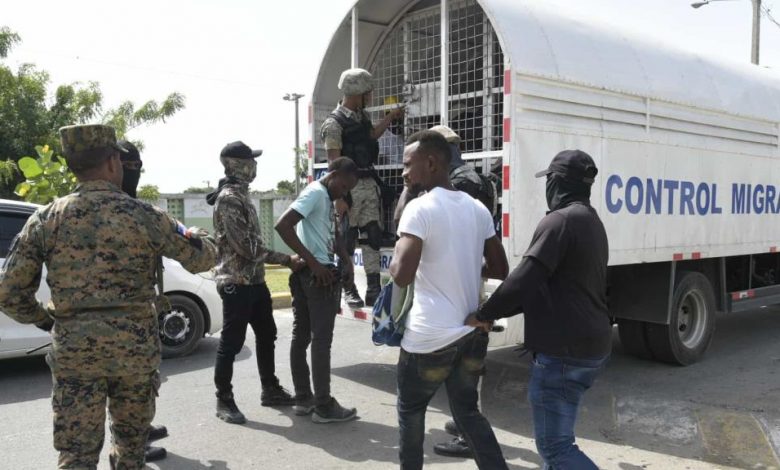 Migración detiene 1,192 indocumentados haitianos durante operativos 