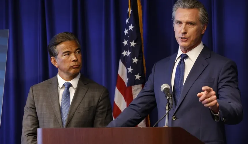 El gobernador de California advierte a Trump de no jugar con el mapa congresional de EE.UU.