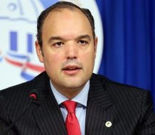 Exsenador José del Castillo Saviñón anuncia su renuncia al PLD