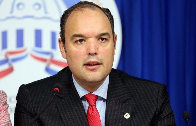 Exsenador José del Castillo Saviñón anuncia su renuncia al PLD