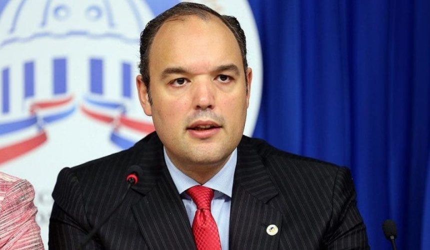 Exsenador José del Castillo Saviñón anuncia su renuncia al PLD