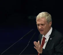 El ultraderechista Kast inscribe su candidatura presidencial y promete «reconstruir» Chile