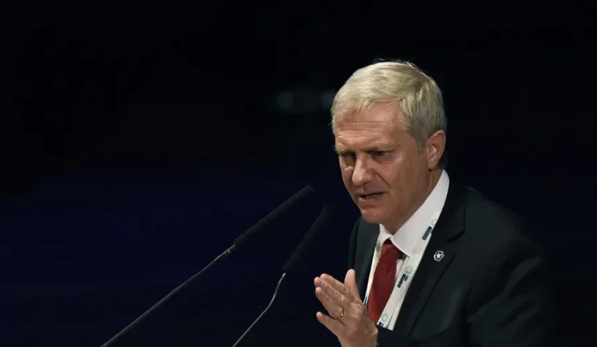 El ultraderechista Kast inscribe su candidatura presidencial y promete «reconstruir» Chile