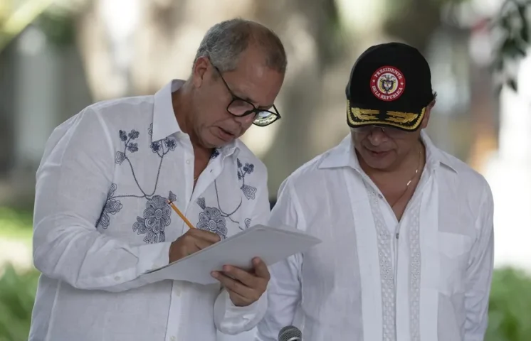 Exjefe de Despacho de Petro entra en la carrera presidencial para impulsar su reelección