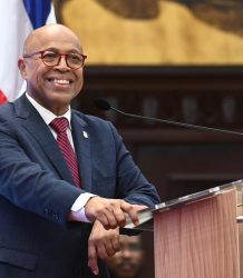 Alfredo Pacheco presenta memorias de gestión 2024-2025