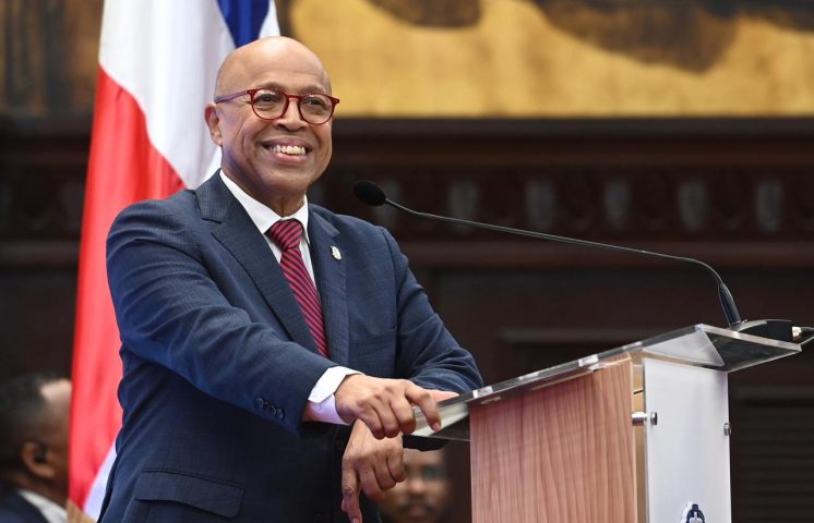Alfredo Pacheco presenta memorias de gestión 2024-2025