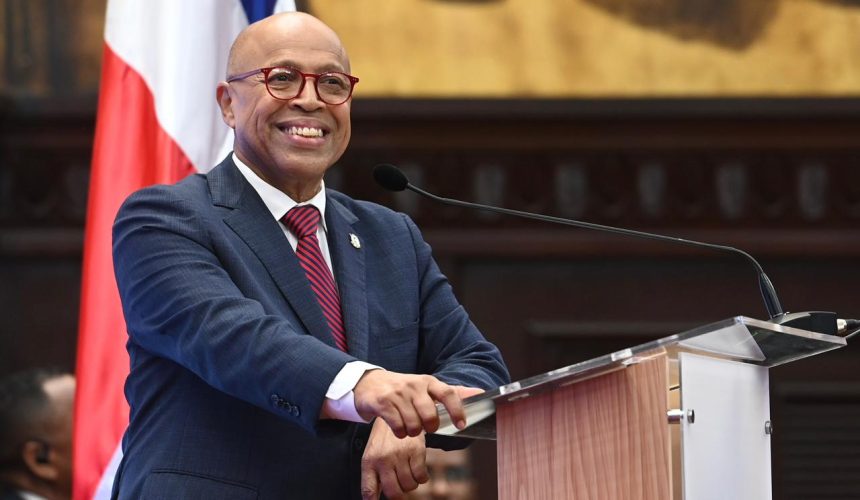 Alfredo Pacheco presenta memorias de gestión 2024-2025