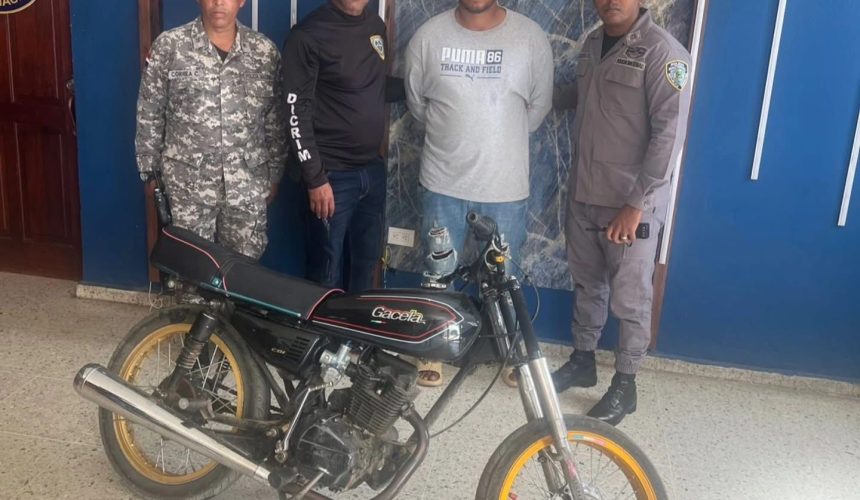 Detienen dos hombres que asaltaron a una mujer con su hija de 4 años en Jarabacoa