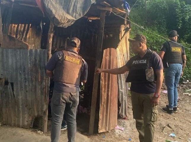 PN ocupa presuntas drogas, dinero y cigarrillos de contrabando en Santiago