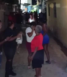 Madre habría envenenado a sus tres hijos y luego se quitó la vida en el ensanche Isabelita