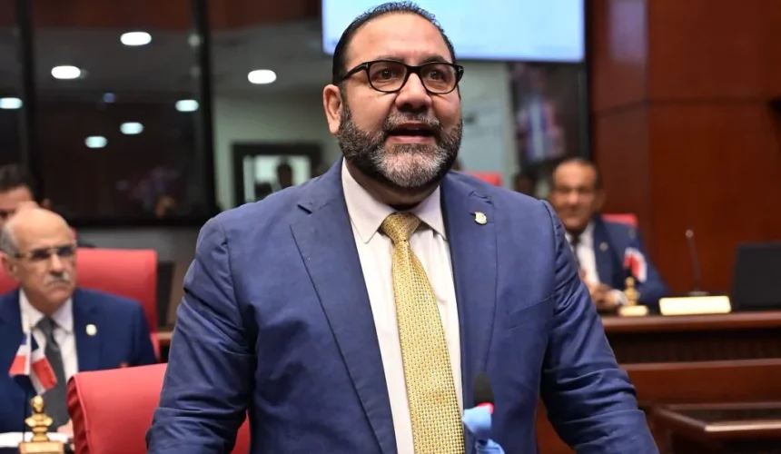Senador Genao defiende la cesantía y rechaza cambios en la temporalidad laboral