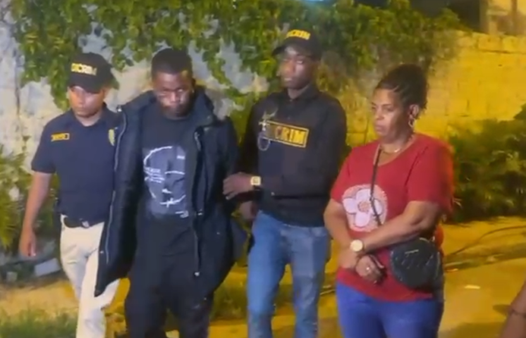 Se entrega hombre acusado de ultimar a su pareja y herir a la hija en Monte Plata