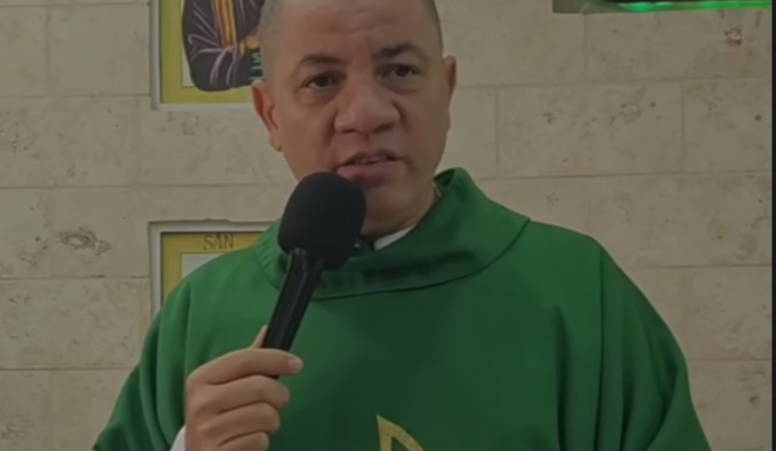 Sacerdote advierte que no aceptarán estudiantes con “pajones” ni cejas rayadas en liceo católico