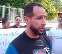 Dueños de tiendas de celulares protestan por incautación de equipos en Santiago