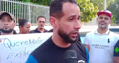Dueños de tiendas de celulares protestan por incautación de equipos en Santiago