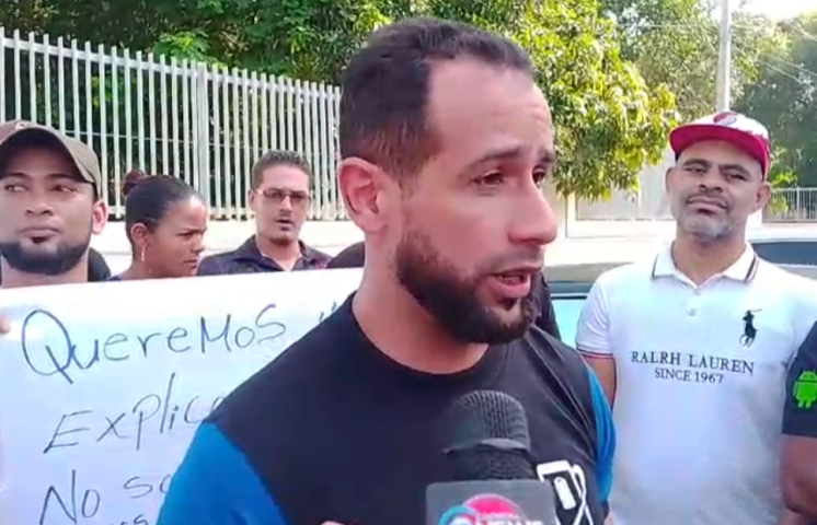 Dueños de tiendas de celulares protestan por incautación de equipos en Santiago