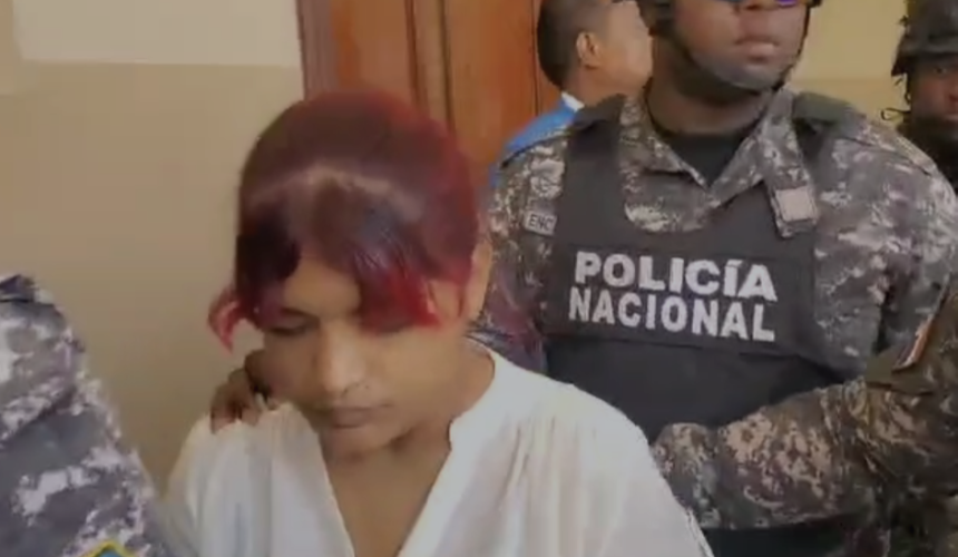 Dictan un año de prisión preventiva contra mujer acusada de muerte de taxista en Moca