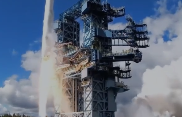 Cohete ruso pone en órbita satélites militares