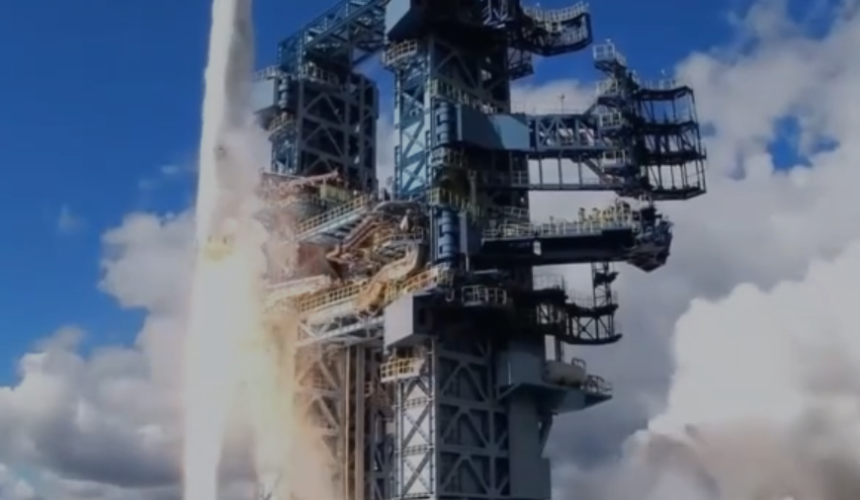 Cohete ruso pone en órbita satélites militares