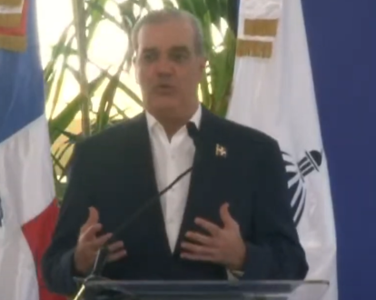 Abinader garantiza entrega total de kits escolares a estudiantes del sistema público