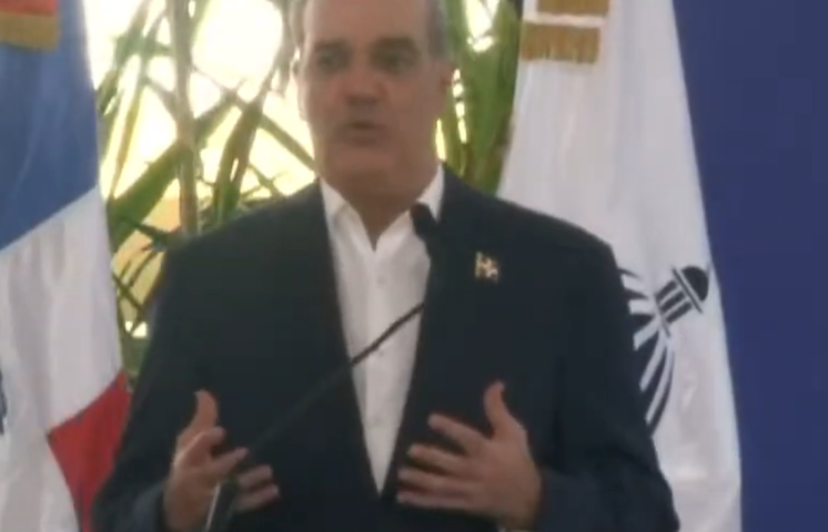 Abinader garantiza entrega total de kits escolares a estudiantes del sistema público