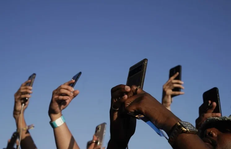 Texas aprueba una ley que restringe el uso de celulares en las escuelas públicas