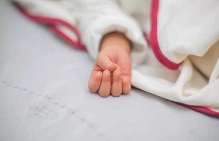 Encuentran bebé sin vida mientras dormía junto a sus padres en Navarrete