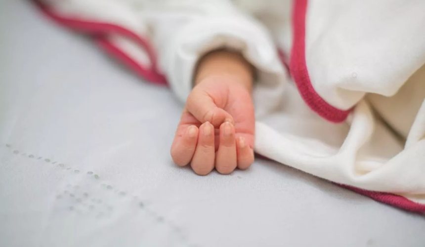 Encuentran bebé sin vida mientras dormía junto a sus padres en Navarrete