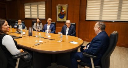 Ministro Magín Díaz se reúne con la ONEC; reafirma apertura al diálogo para fortalecer economía nacional
