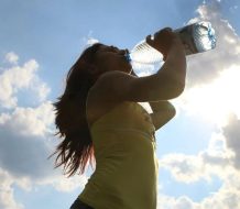 Calor sofocante y polvo del Sahara afectarán el país este martes, según Indomet