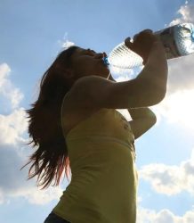 Calor sofocante y polvo del Sahara afectarán el país este martes, según Indomet