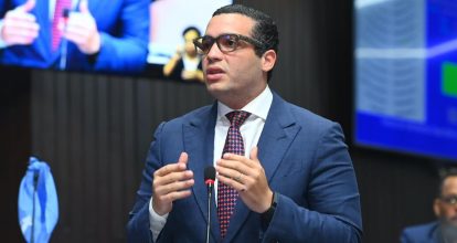 Charlie Mariotti Jr: “Más de 300 mil niños quedarían fuera del año escolar por déficit de aulas”