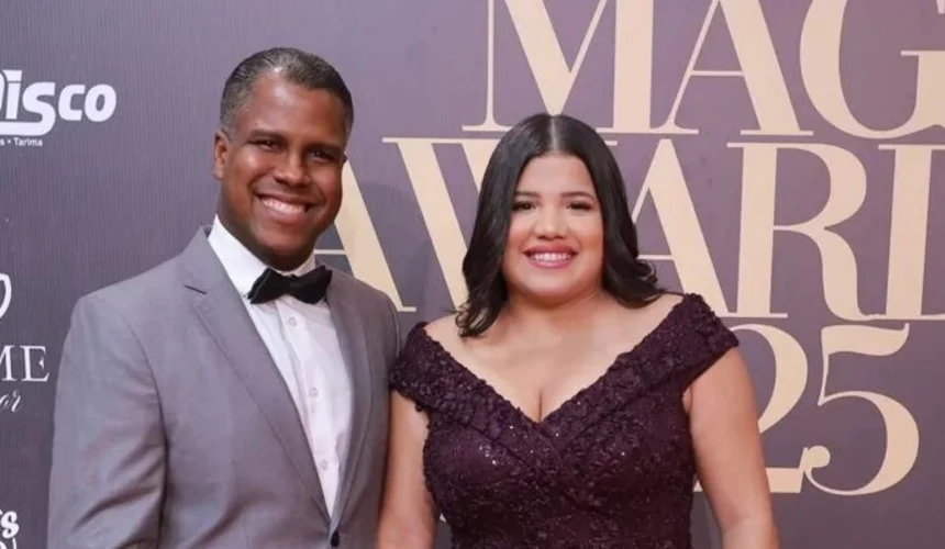 Economista Ernesto Jiménez es reconocido en los premios Magazines Awards 2025