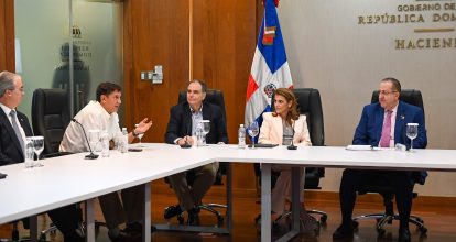 Ministro de Hacienda y Economía, se reúne con empresarios para impulsar crecimiento económico