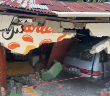 Siete heridos tras accidente en Puerto Plata; vehículo se descarrila y embiste colmado